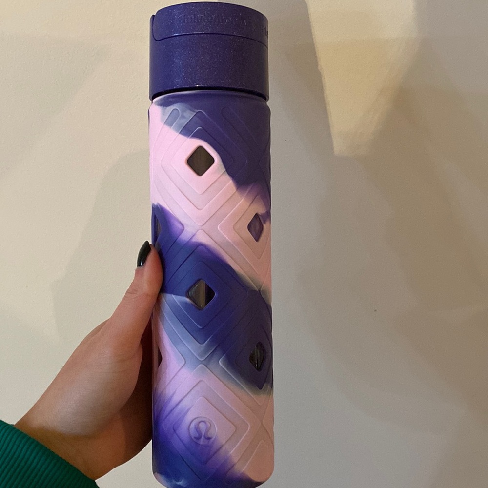 Lululemon water bottle